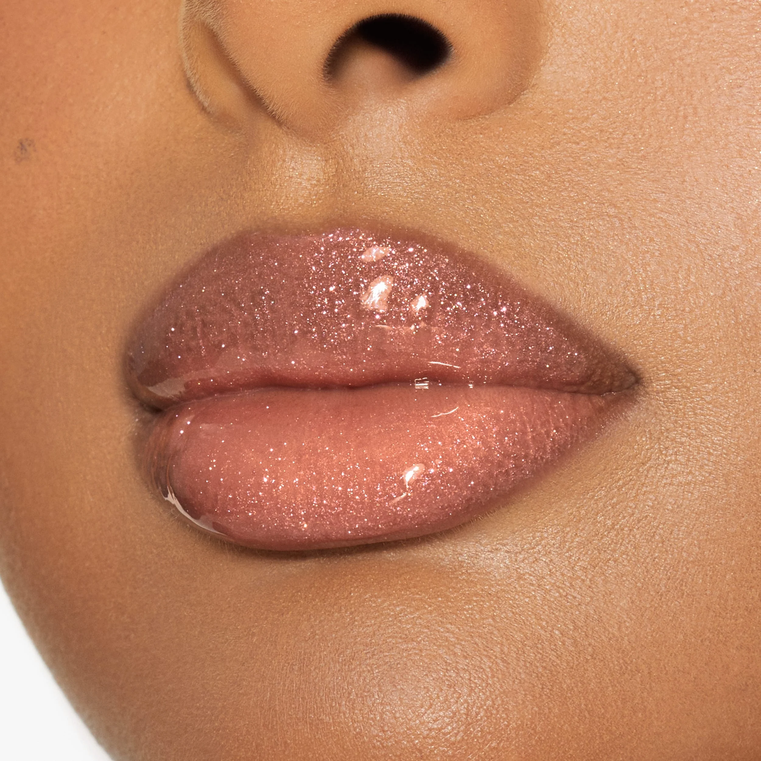 Brillo de labios de alto brillo con destellos multidimensionales